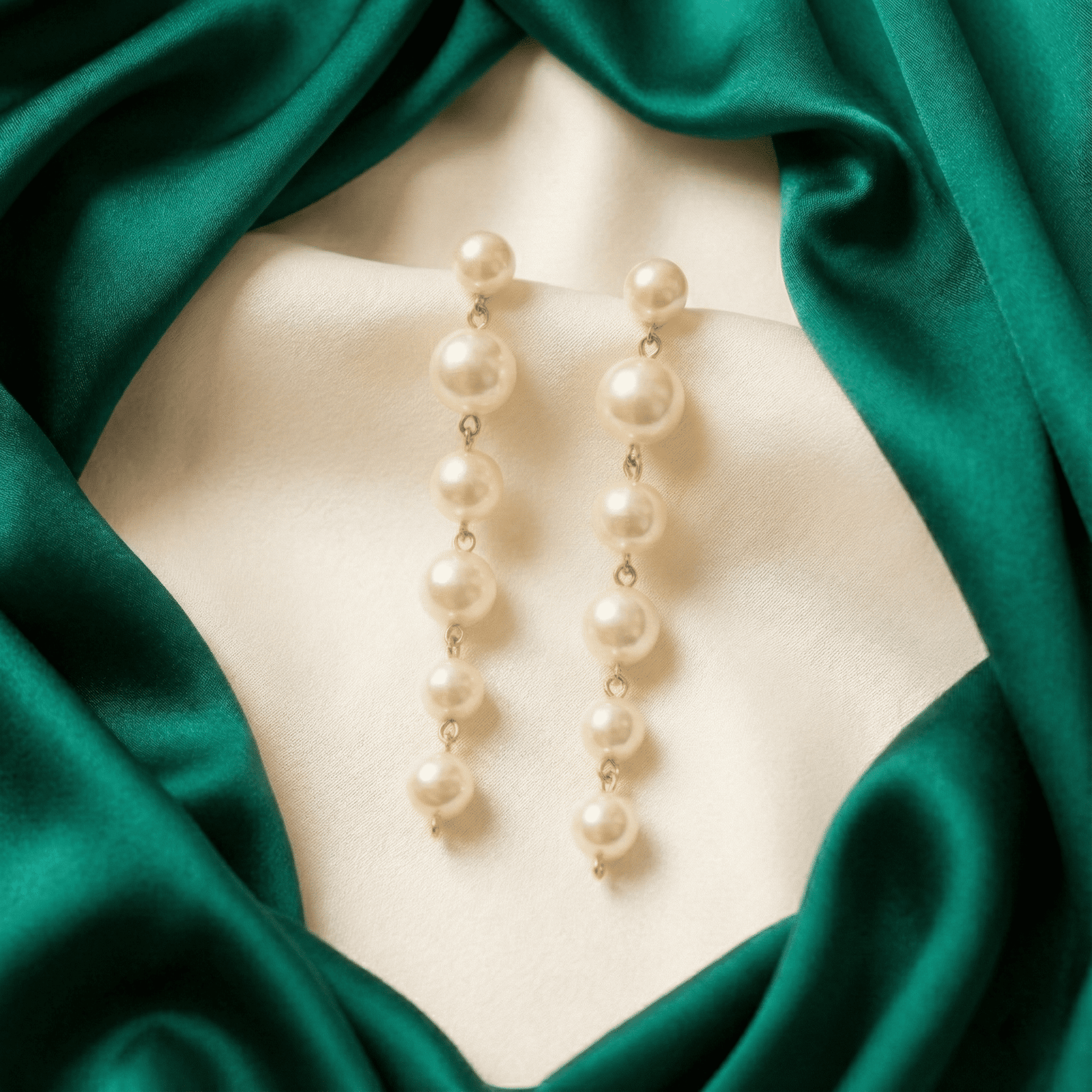 Eshanarya Classic Triple-Layer Pearl Necklace Set