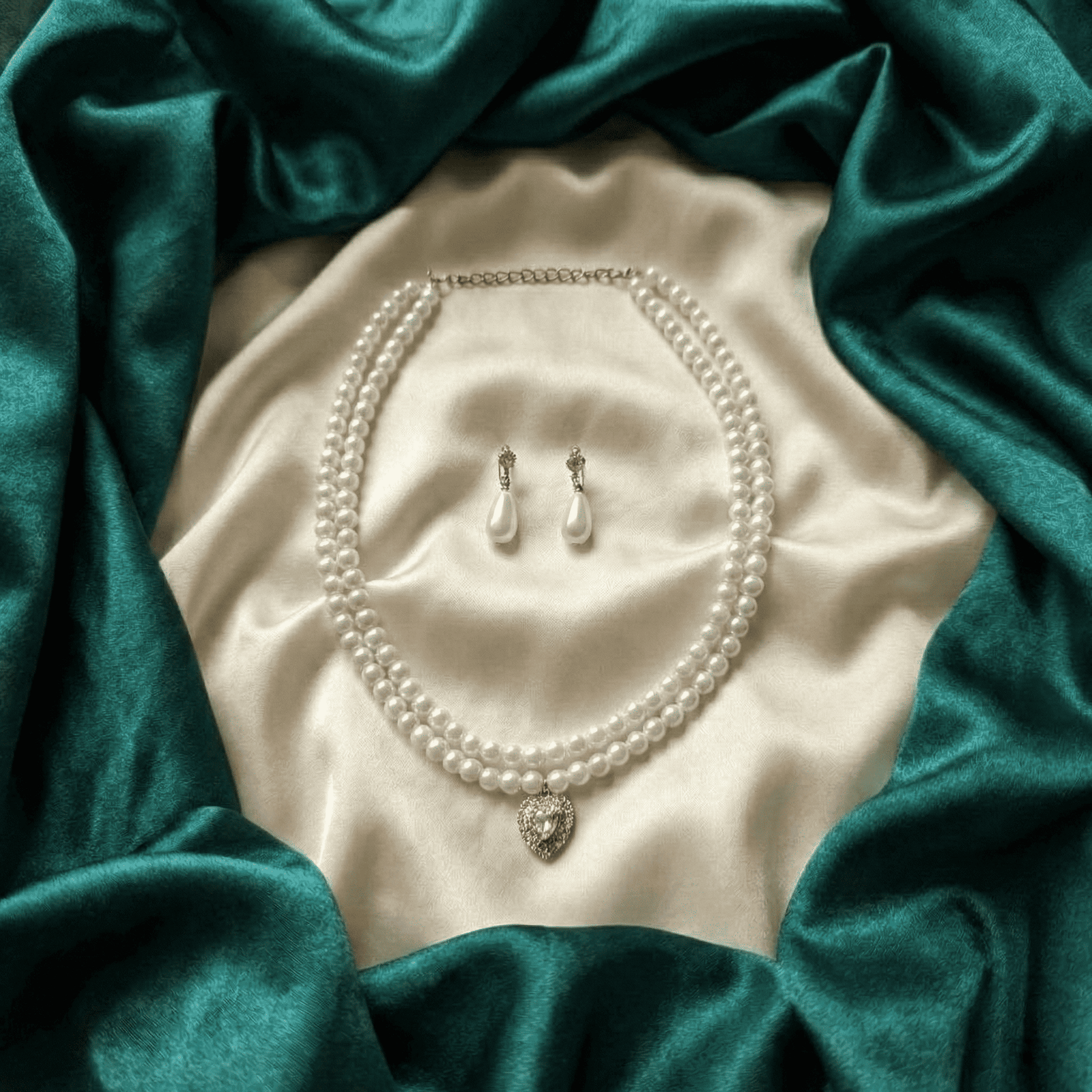Eshanarya Hridaya Pearl Necklace Set for Women