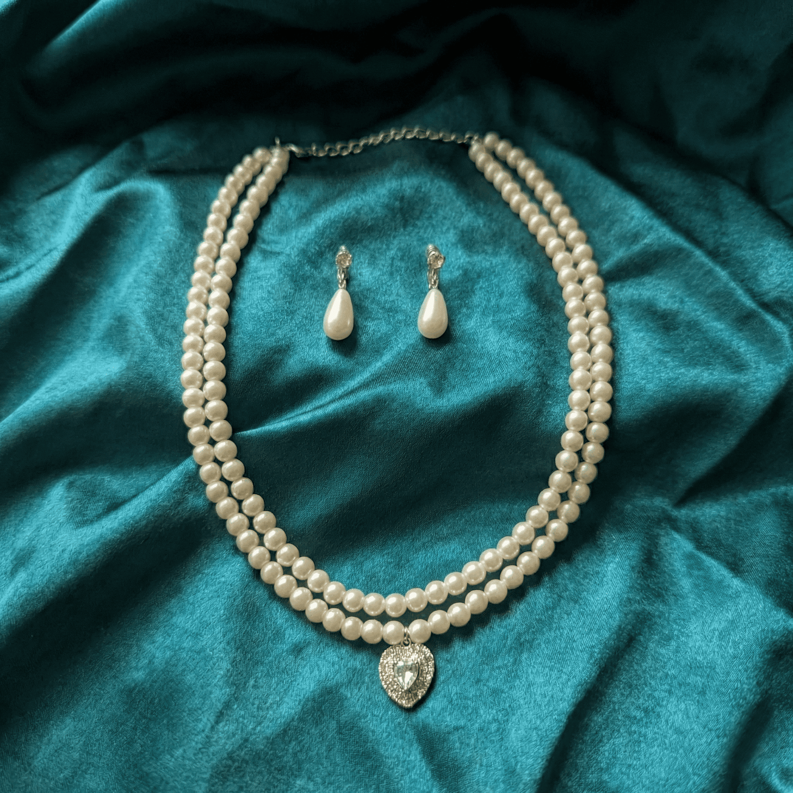 Eshanarya Hridaya Pearl Necklace Set for Women