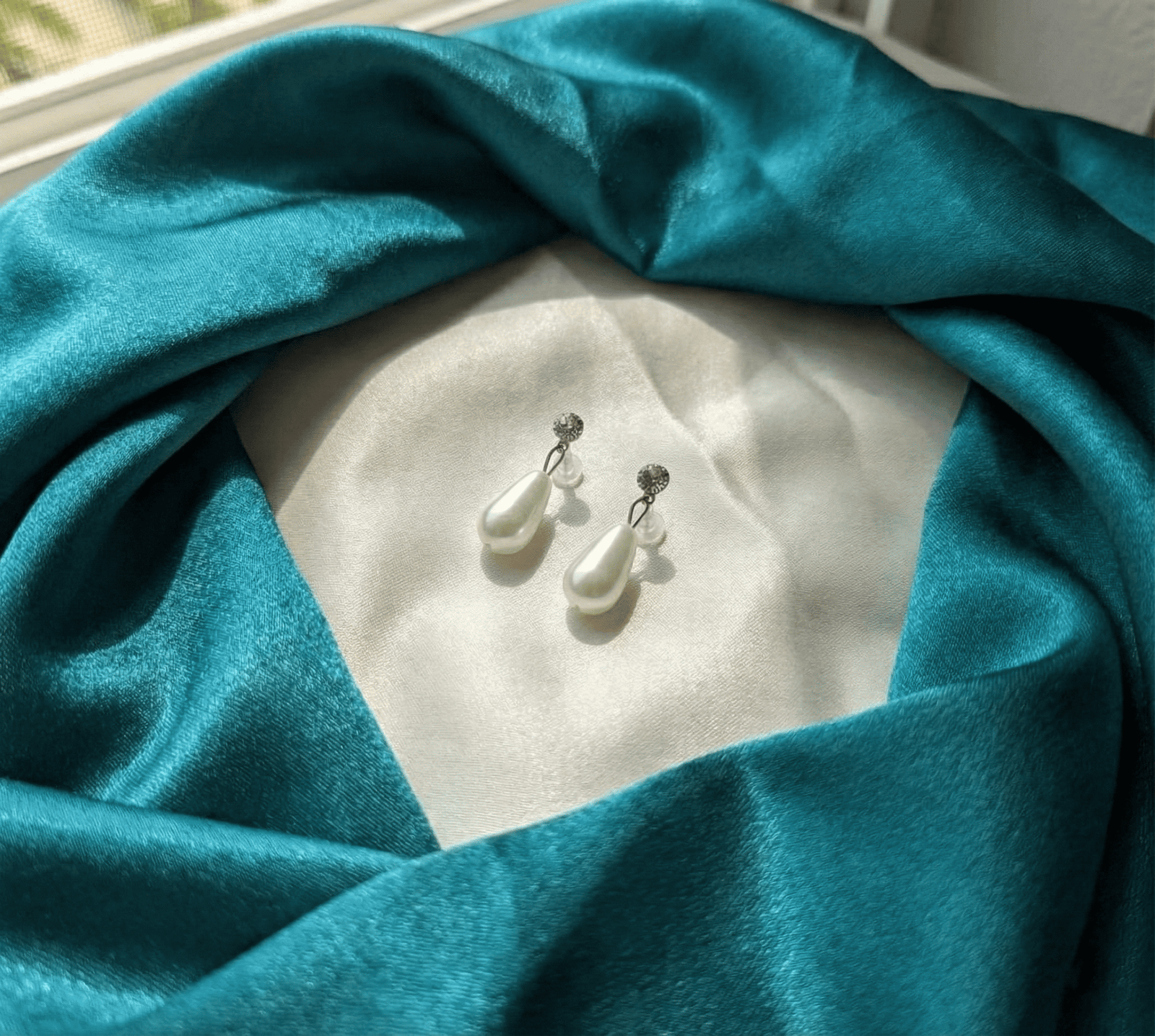 Eshanarya Hridaya Pearl Necklace Set for Women