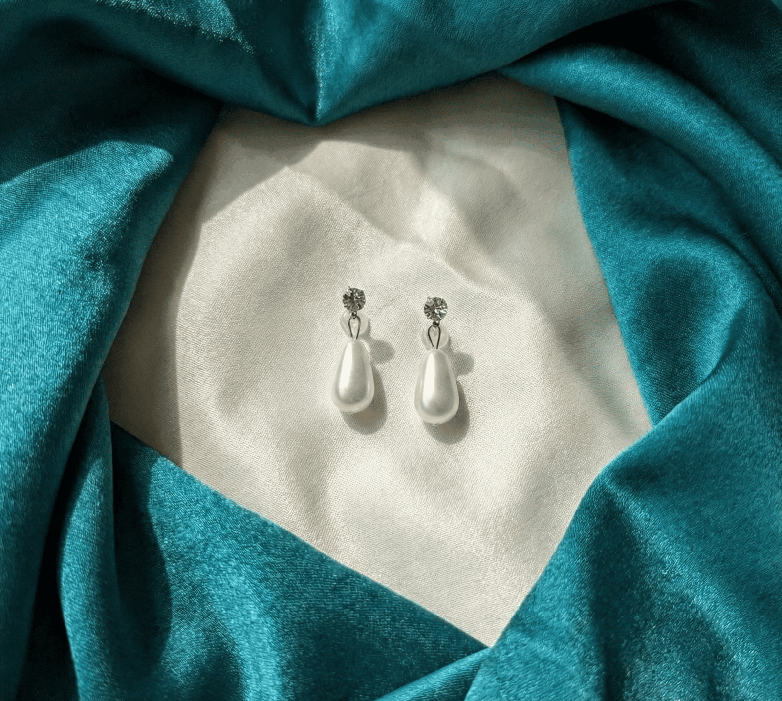 Eshanarya Hridaya Pearl Necklace Set for Women