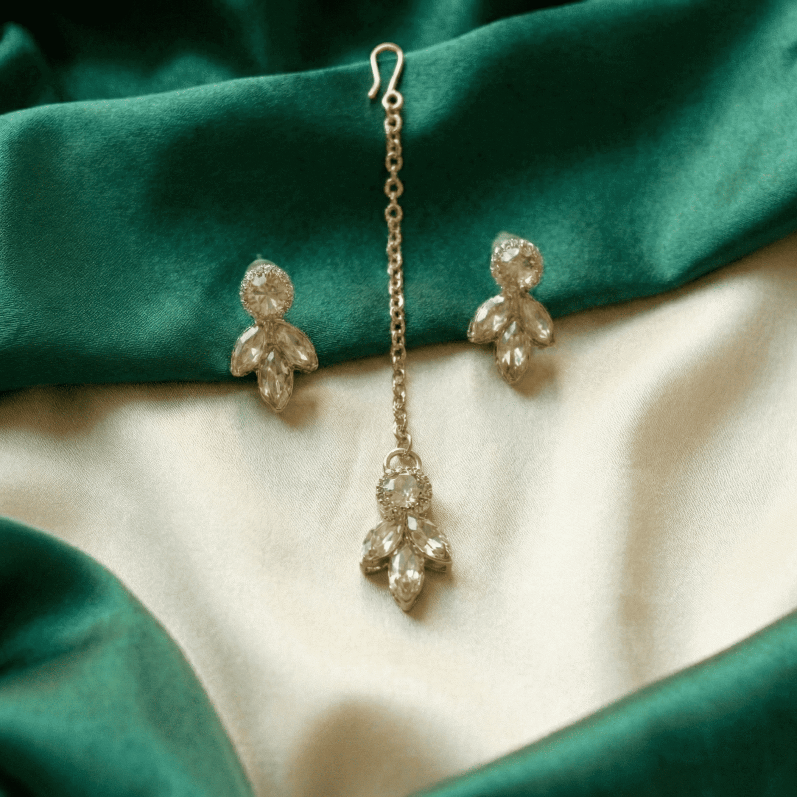 Eshanarya Leaf like Style AD Necklace Set for Women