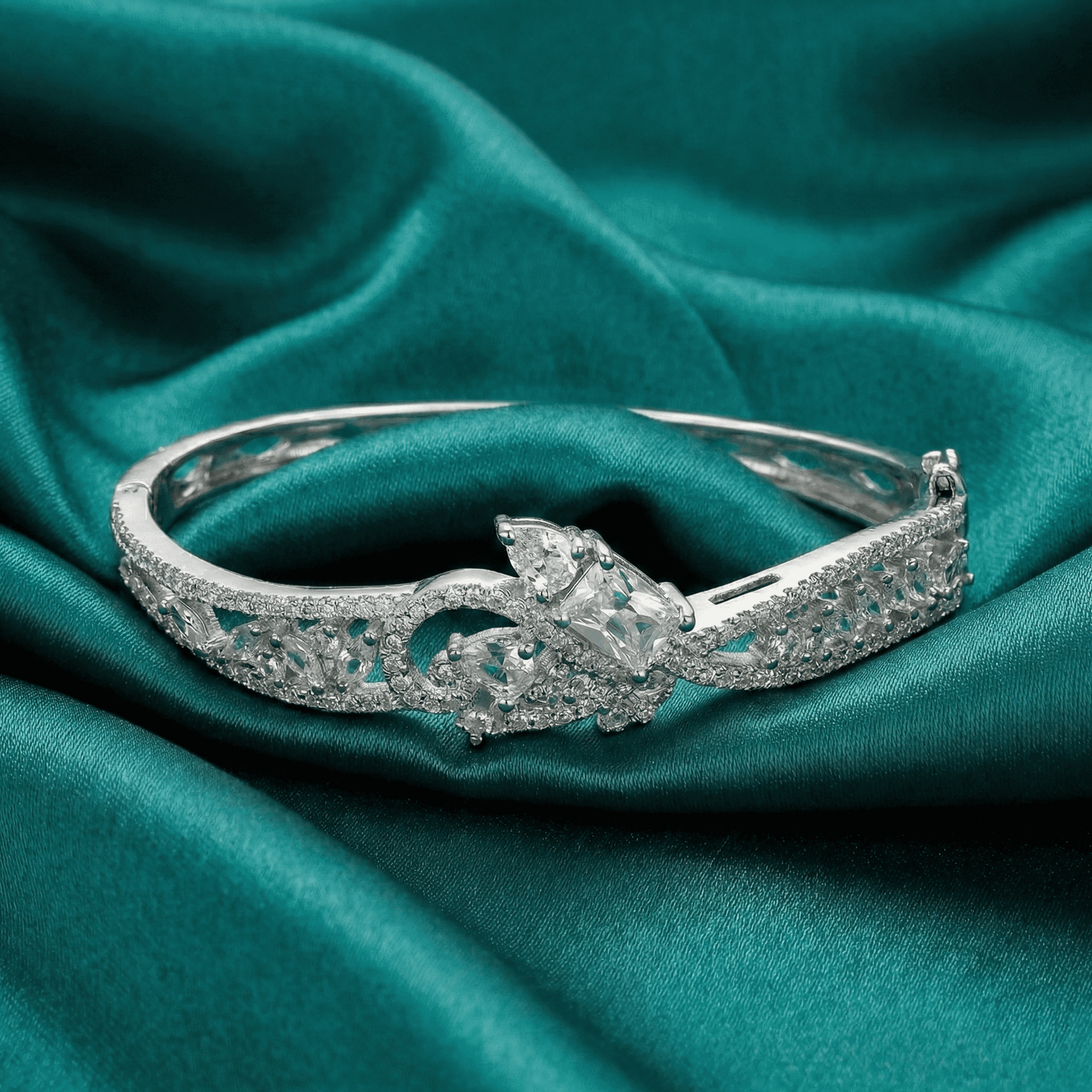 Eshanarya Silver Zircon Anti-Tarnish Bracelet