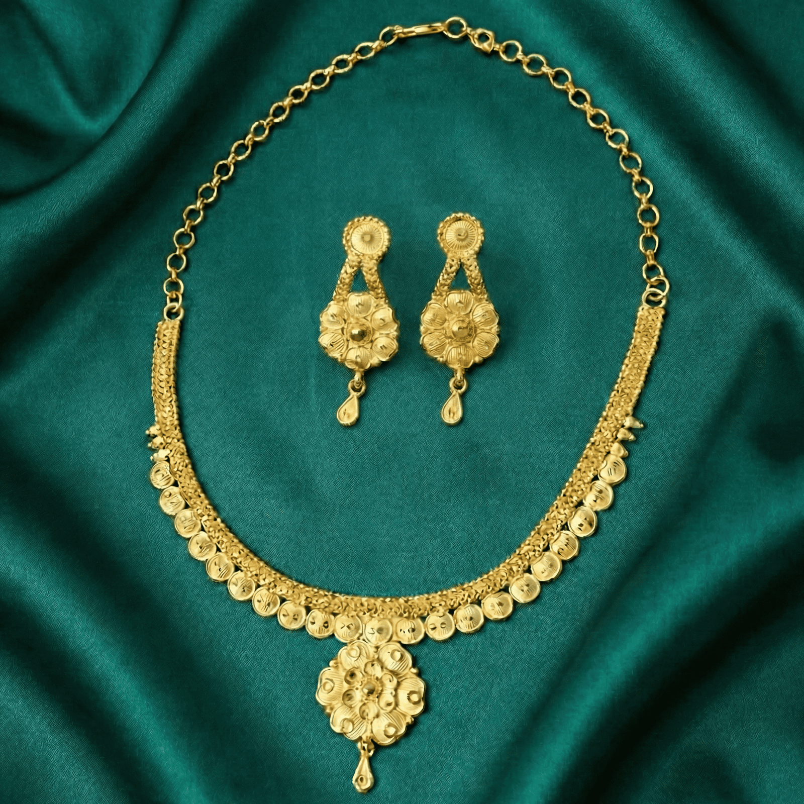 Eshanarya Swarna Pushpa One Gram Gold Necklace Set