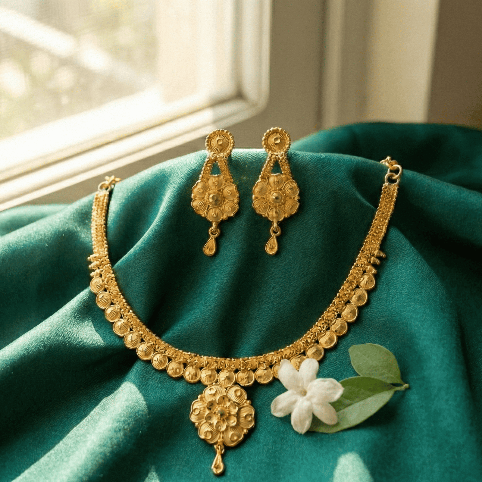 Eshanarya Swarna Pushpa One Gram Gold Necklace Set
