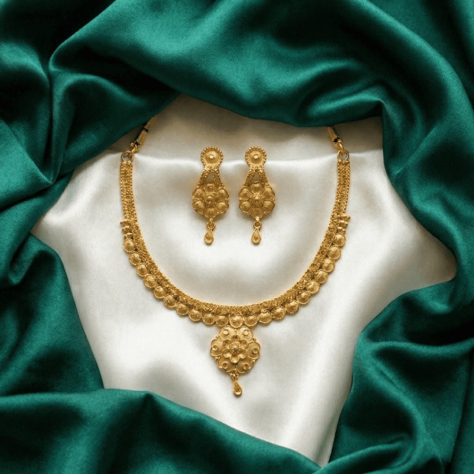 Eshanarya Swarna Pushpa One Gram Gold Necklace Set