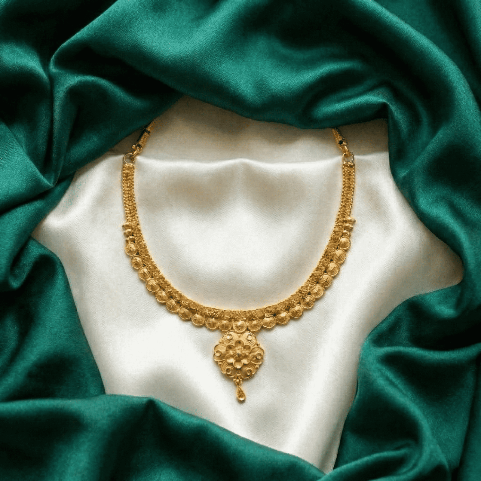 Eshanarya Swarna Pushpa One Gram Gold Necklace Set