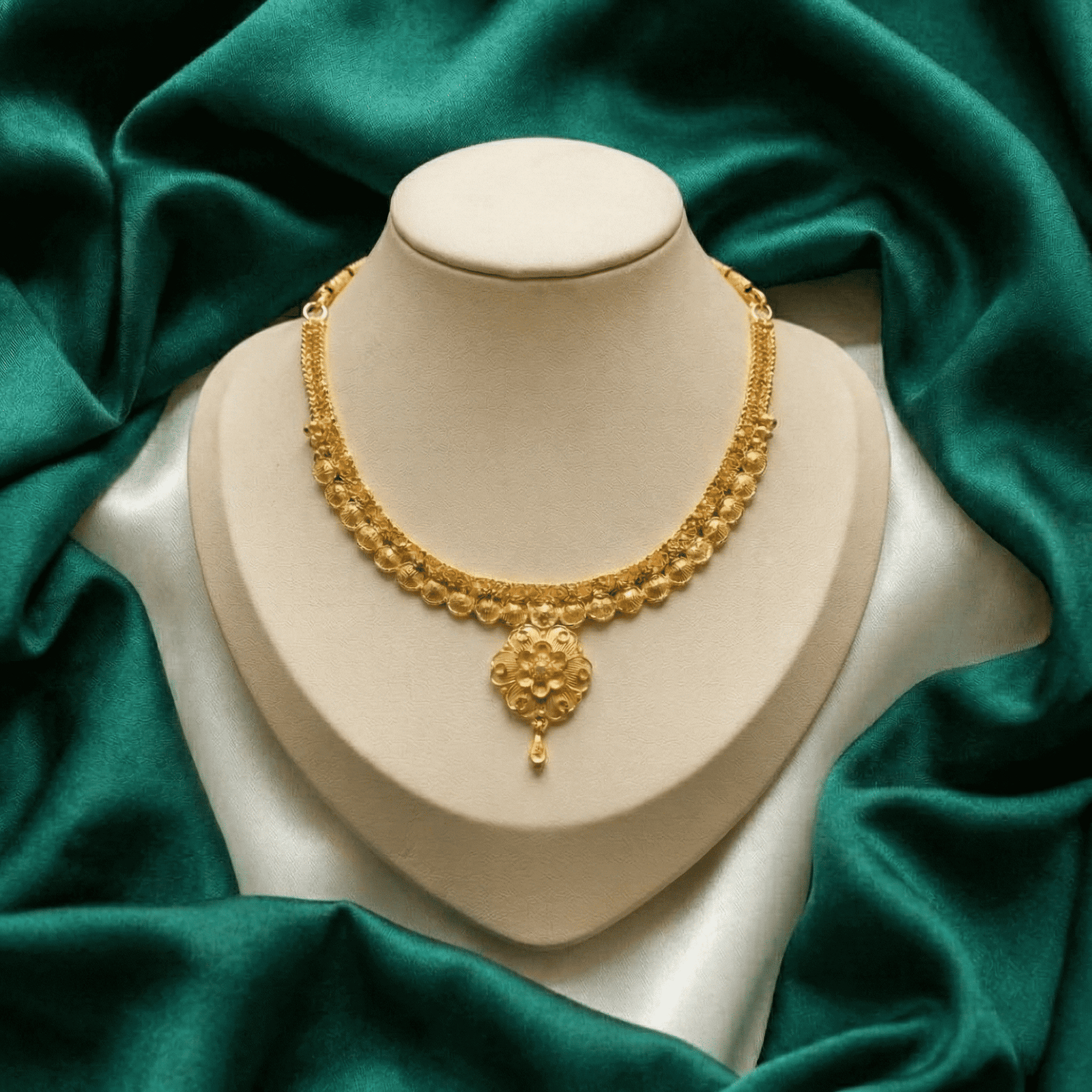 Eshanarya Swarna Pushpa One Gram Gold Necklace Set
