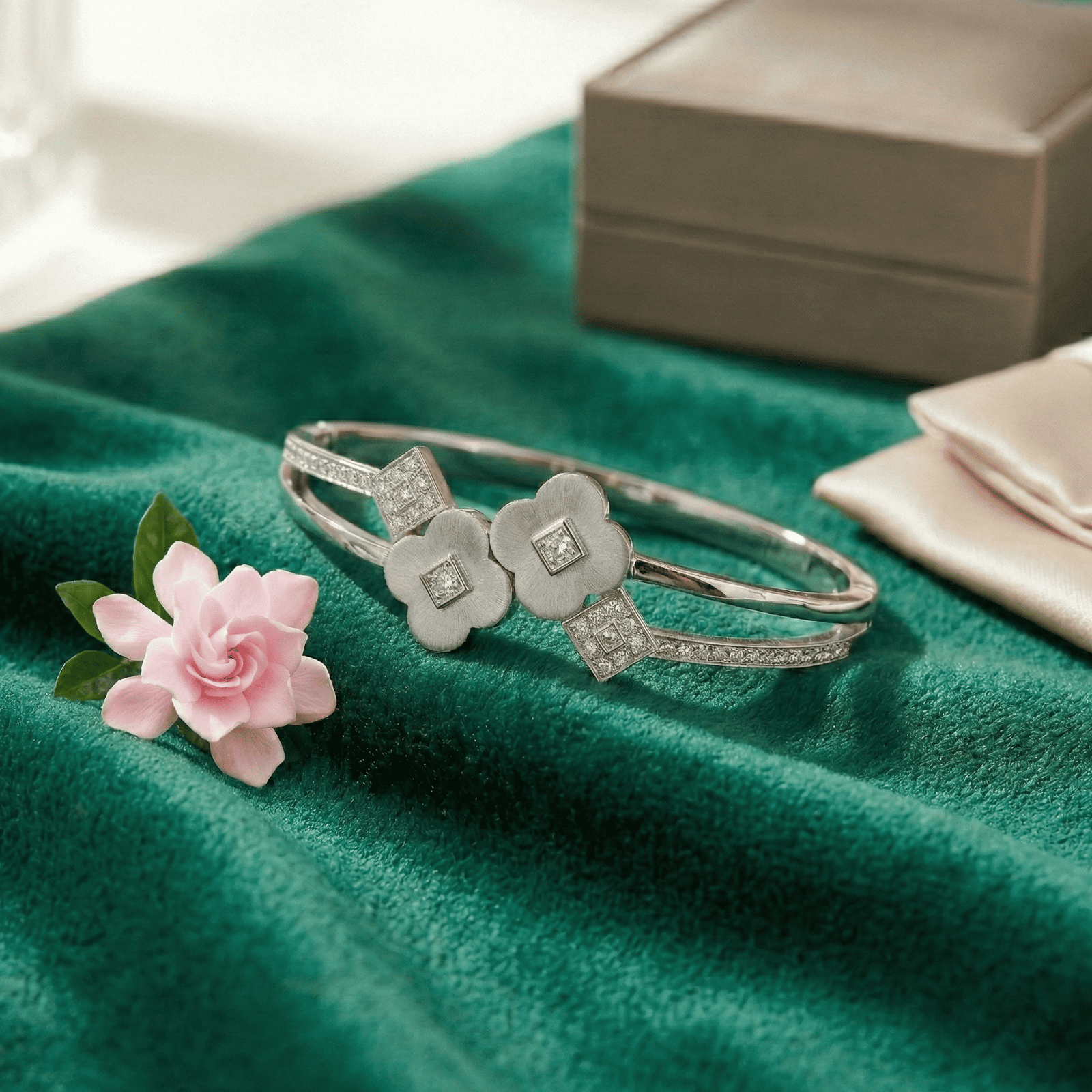 Eshanarya Floral Motif Anti-Tarnish Stainless Steel Bracelet